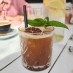 CAFFE ROMANO – kawa na zimno z sokiem z cytryny limonką, syropem cukrowym i miętą - restauracja tajska Bankcook Poznań